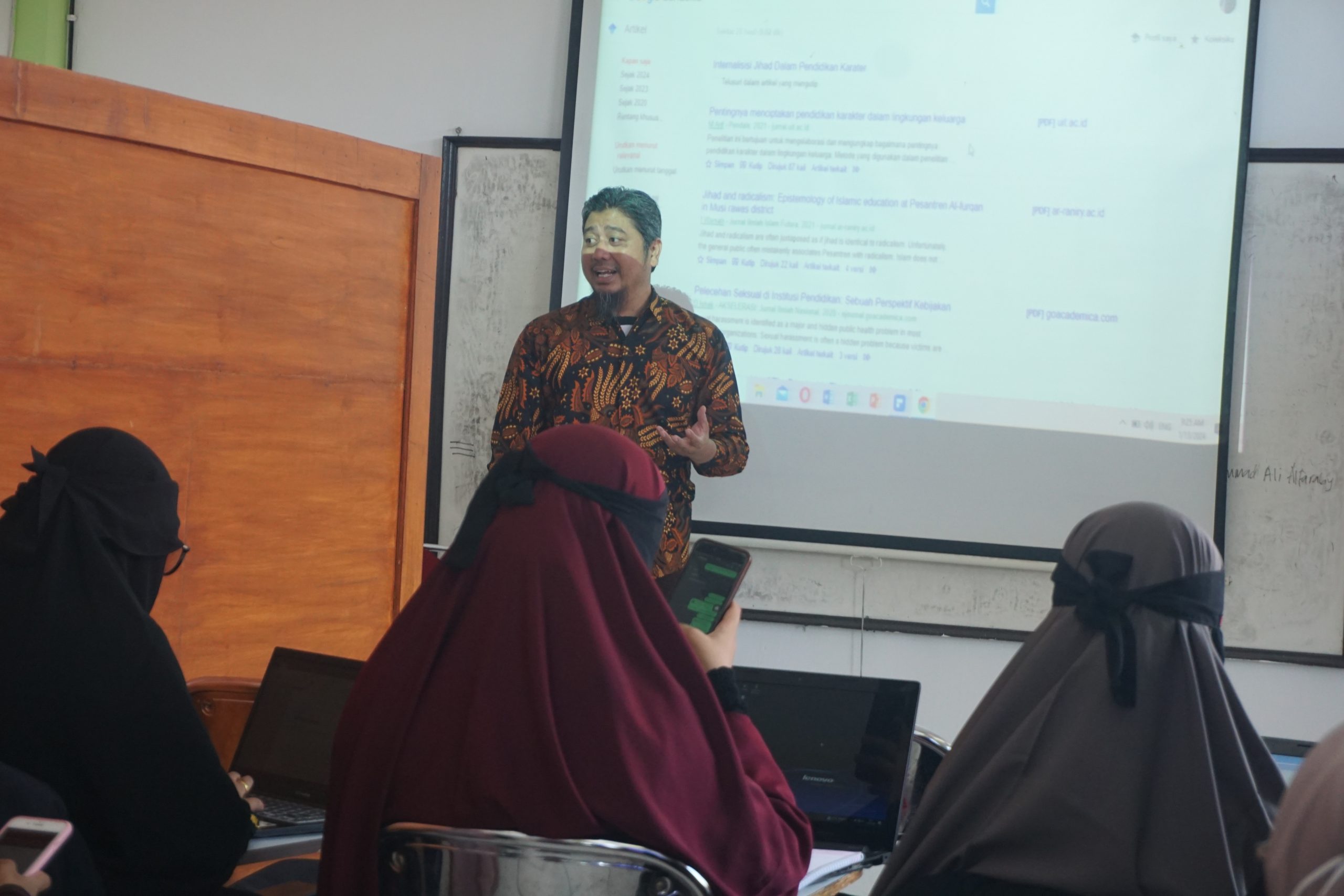 Read more about the article Pelatihan  Jurnal Ilmiah “Kiat Mudah Membuat Jurnal Ilmiah” Berlangsung Sukses..!!